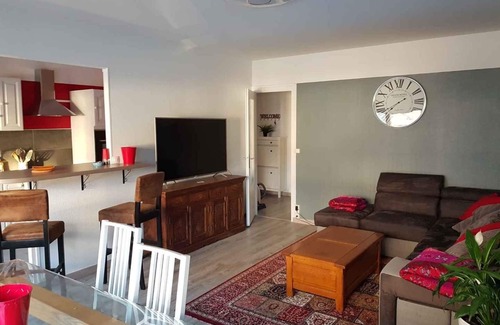 Saint-Remi Appartement | BedinReims Superbe 80m² 3chb +free park/wifi Ideal 4 adultes et 2 enfants