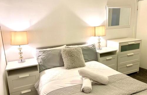 Greenock Appartement | Central 1-Bed Apt Sleeps 4 5 mins to Station