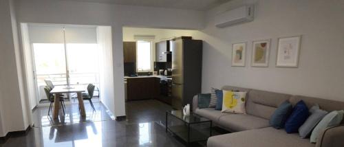 Larnaca City Centre Appartement | Central 2 Bdr Flat St Lazaros - Phoenix Lodge