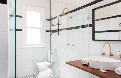Strathfield Appartement | Central 2-Bed Apartment with Private Parking