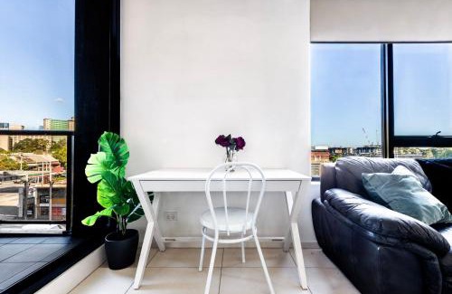 North Melbourne Appartement | Central 2-Bedroom Apt with Parking in North Melbourne