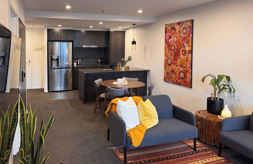 Phillip Appartement | Central 2BR 2BA Apartment | Gym, Pool + Parking