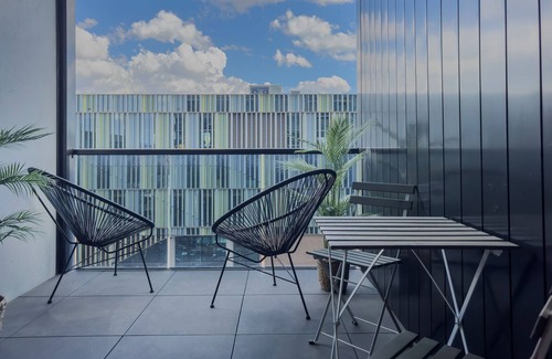 Phillip Appartement | Central 2BR 2BA Apartment | Gym, Pool + Parking