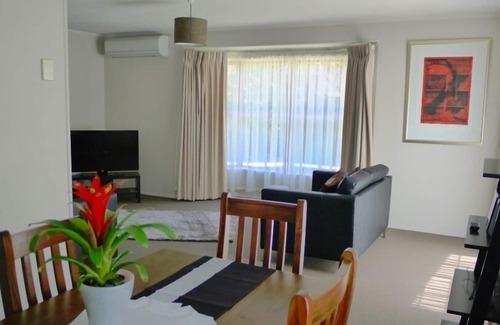 Rotorua Maison | Maison centrale de 3 chambres, piscines WIFI ++ gratuites, piscine et salle de gym