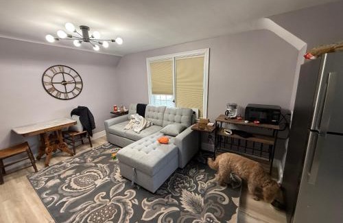 Almont Appartement | Central air, 5 minutes to Canada