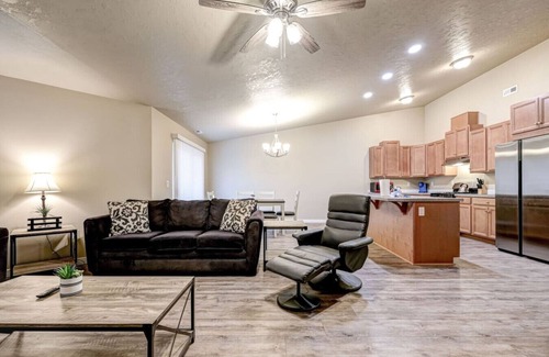 Hermiston Maison | Central and Quiet, Garage, Fenced Yard #776B