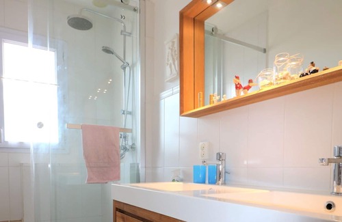 Le Piol Appartement | Central apartment-60m2 terrace and parking!