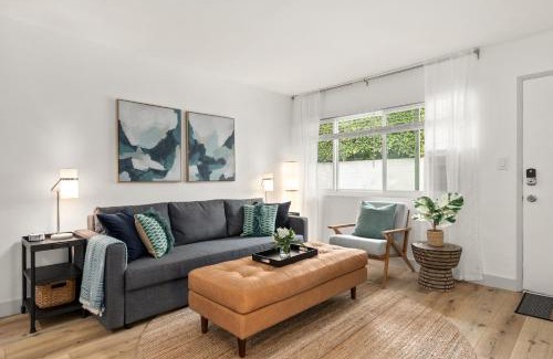Eastside Appartement | Central Apartment in a Hip Walkable Neighborhood NRP23-01143