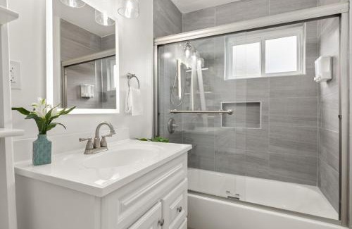 Eastside Appartement | Central Apartment in a Hip Walkable Neighborhood NRP23-01143