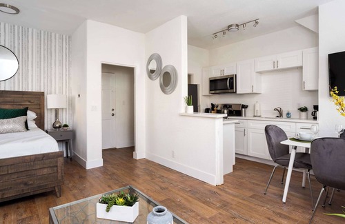 Golden Hill Appartement | Central Apartment | Parking + Netflix
