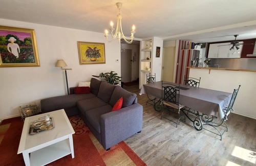 Remiremont Appartement | Appartement Confortable à Remiremont, Proche Centre et Commerces, Garage et Wifi Inclus