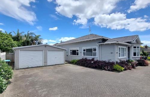 Greenlane - Ellerslie Maison | Central Auckland 5-Bedroom Villa with Free Parking