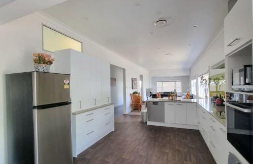 Greenlane - Ellerslie Maison | Central Auckland 5-Bedroom Villa with Free Parking