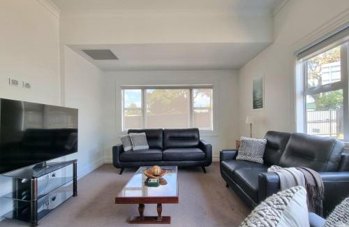 Greenlane - Ellerslie Maison | Central Auckland 5-Bedroom Villa with Free Parking