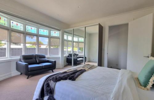 Greenlane - Ellerslie Maison | Central Auckland 5-Bedroom Villa with Free Parking