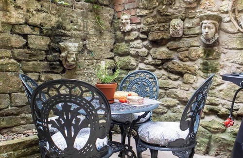 Bradford-on-Avon Maison | Central, beautiful home - with parking