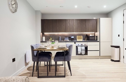 Birmingham City Centre Appartement | Central Birmingham Getaway: Luxury 2-Bedroom, Netflix, Games & Parking
