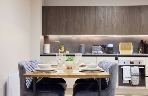 Birmingham City Centre Appartement | Central Birmingham Getaway: Luxury 2-Bedroom, Netflix, Games & Parking