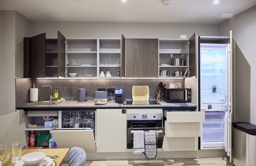 Birmingham City Centre Appartement | Central Birmingham Getaway: Luxury 2-Bedroom, Netflix, Games & Parking