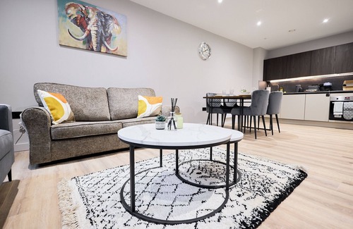 Birmingham City Centre Appartement | Central Birmingham Getaway: Luxury 2-Bedroom, Netflix, Games & Parking