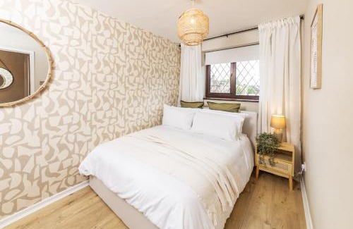 Acocks Green Maison | Central Birmingham Luxury House, Sleeps 6 people - 10 mins from Solihull NEC, JLR, BHX Airport, Resorts World