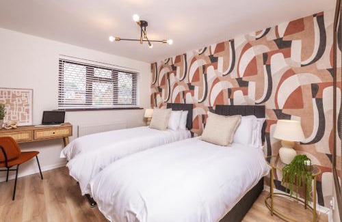 Acocks Green Maison | Central Birmingham Luxury House, Sleeps 6 people - 10 mins from Solihull NEC, JLR, BHX Airport, Resorts World