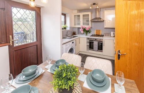 Acocks Green Maison | Central Birmingham Luxury House, Sleeps 6 people - 10 mins from Solihull NEC, JLR, BHX Airport, Resorts World