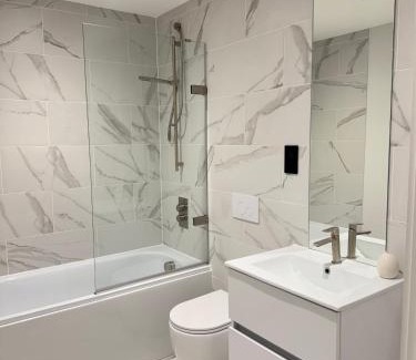 Bordesley Appartement | Central Birmingham Luxury 2 Bedroom Apartment with Fast WiFi and Games Table