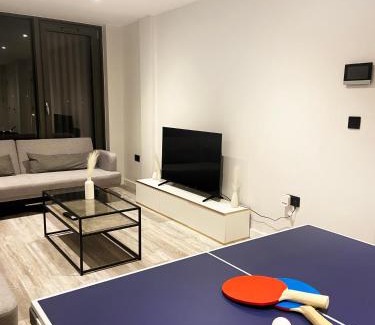 Bordesley Appartement | Central Birmingham Luxury 2 Bedroom Apartment with Fast WiFi and Games Table
