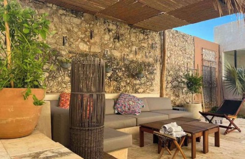 Barrio de Santiago Maison | Central & Bohemian House Pool Yard