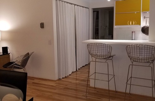 Whittier Appartement | Frais, propre et situé au centre - Entièrement meublé 1 chambre Apt