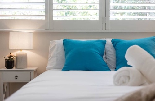 Seven Hills Maison | Central Brisbane Family Home|Calm Springs|Pool