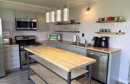 Broadway Maison | Central Broadway Stay across from the Park & Creek - Shenandoah Valley Treasure!