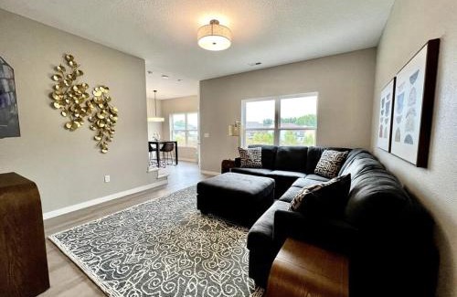 Cedar Falls Appartement | Central Cedar Falls New Construction Townhome!