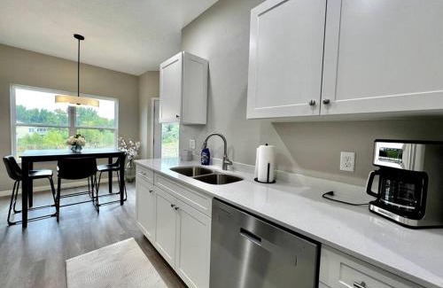 Cedar Falls Appartement | Central Cedar Falls New Construction Townhome!