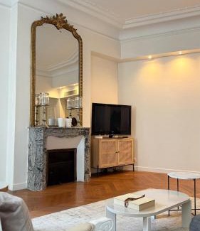 Faubourg-du-Roule Appartement | Central Champs Élysée - High Luxury 2 Bedroom Apartment