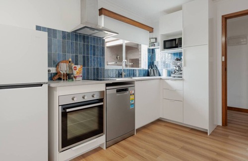 Launceston CBD Maison | Central Cosy Townhouse + Parking