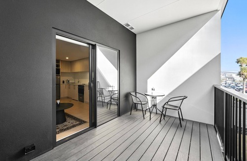 Christchurch City Centre Cottage | Central Crossing - Christchurch Holiday Home
