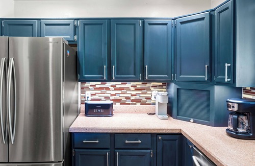 Paradise Valley Village Maison | Resort Style Heated Pool Hot Tub, Fire Pit, Gourmet Kitchen, Close to Everything