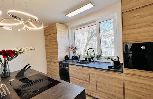 Schoeneberg Appartement | Central Designer 3 Room Apt with terrace & parking