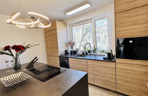 Schoeneberg Appartement | Central Designer 3 Room Apt with terrace & parking