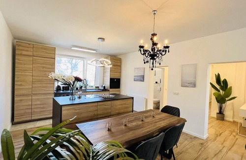 Schoeneberg Appartement | Central Designer 3 Room Apt with terrace & parking
