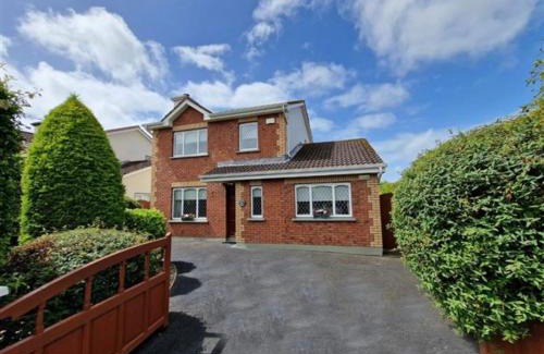 Ennis Maison | Central Ennis home