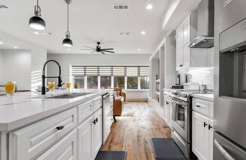 Lower Greenville Maison | Central Getaway+WalkScore85!Mins to DT+FreeParking