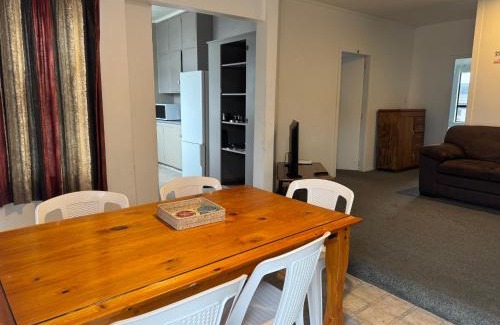 Tauranga Maison | Central Holiday Home
