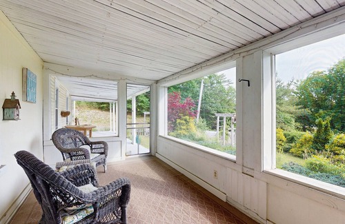 Wolfeboro Maison | Central home: near town, lake, skiing, rail trial, snowshoe from your door