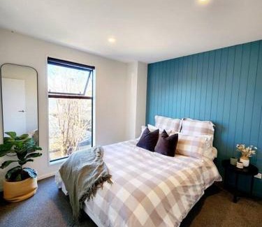 Spreydon Appartement | Central Home with Internal Garage - Close to CBD!