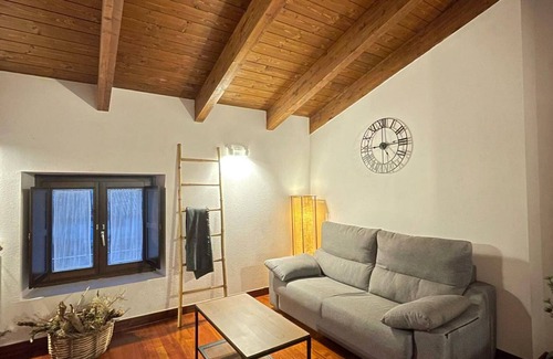 Jaca Appartement | Penthouse confortable au centre de Jaca avec deux chambres et kitchenette équipée