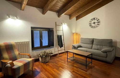 Jaca Appartement | Penthouse confortable au centre de Jaca avec deux chambres et kitchenette équipée