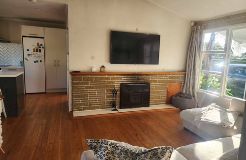 Kerikeri Maison | Central Kerikeri home. Gym, sauna, firepit,1 Acre.